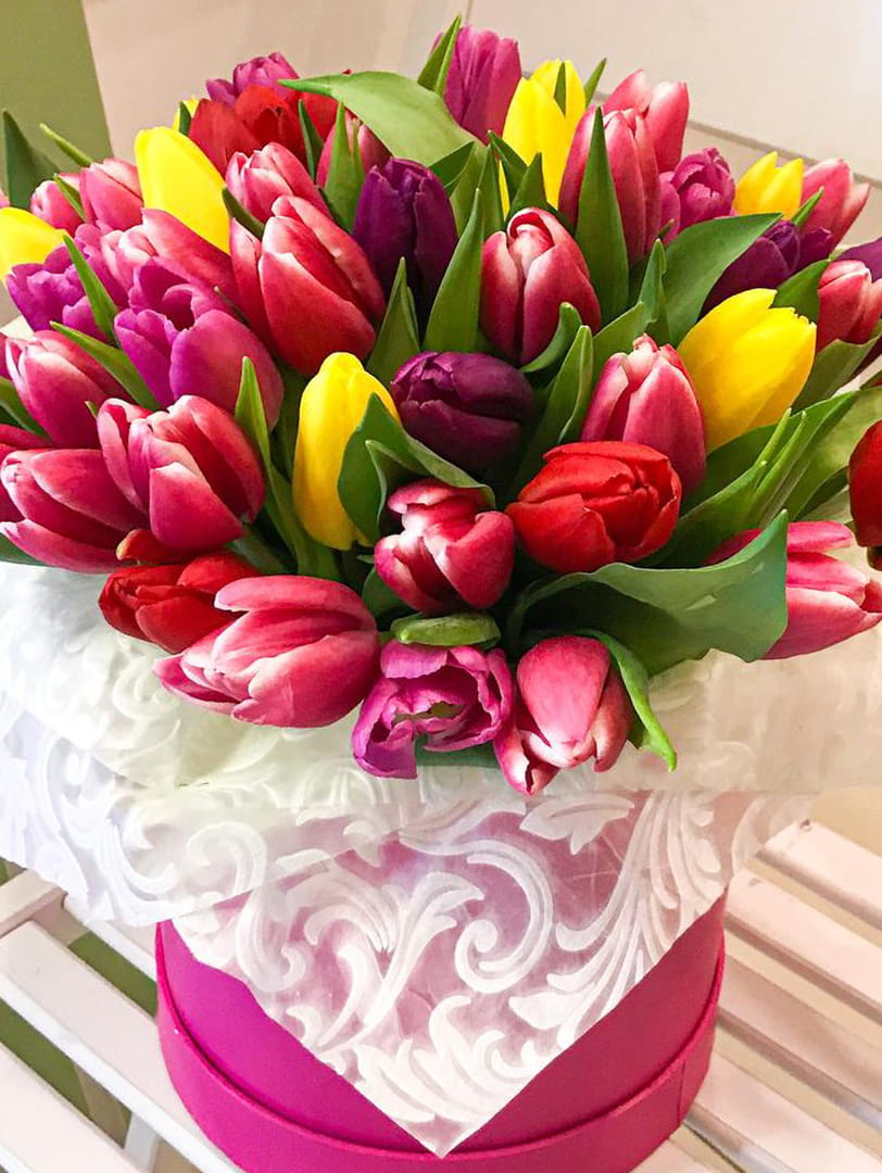 51 Тюльпан Микс в декоративном ящике